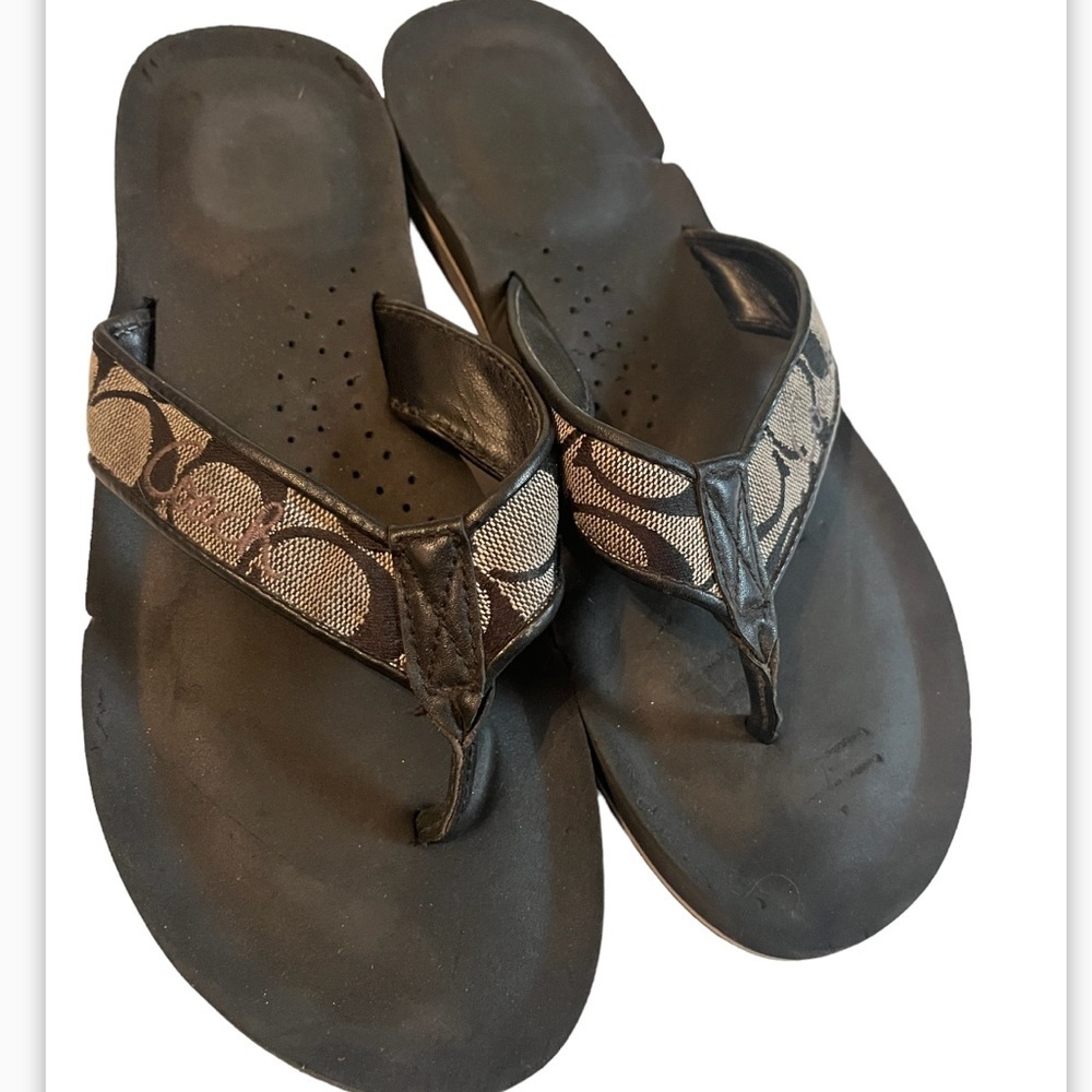 Coach Jencey Flip Flop Sandals Sz 8  Signature C Design